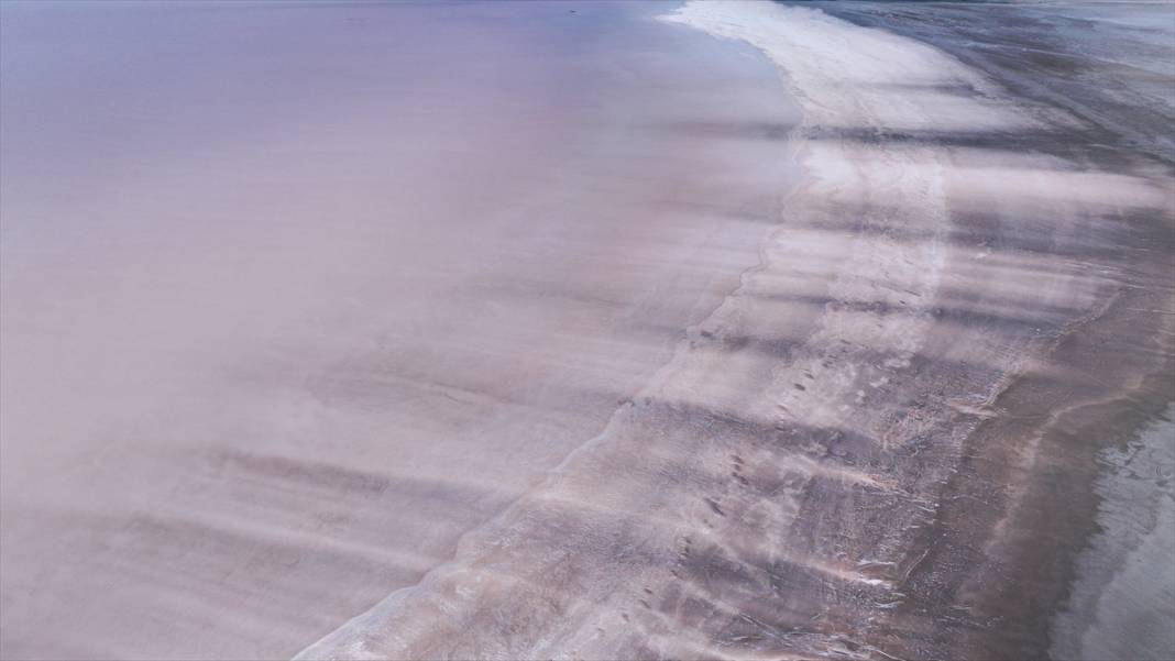 Kavurucu sıcaklar Tuz Gölü'nü kızarttı! Bakteriler cirit atıyor 12